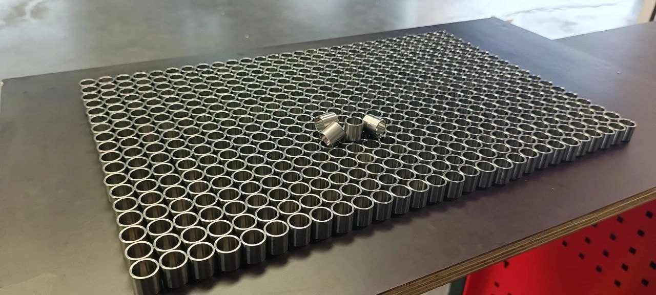CNC-gefertigte Metallbuchsen mit Bohrung für industrielle Anwendungen